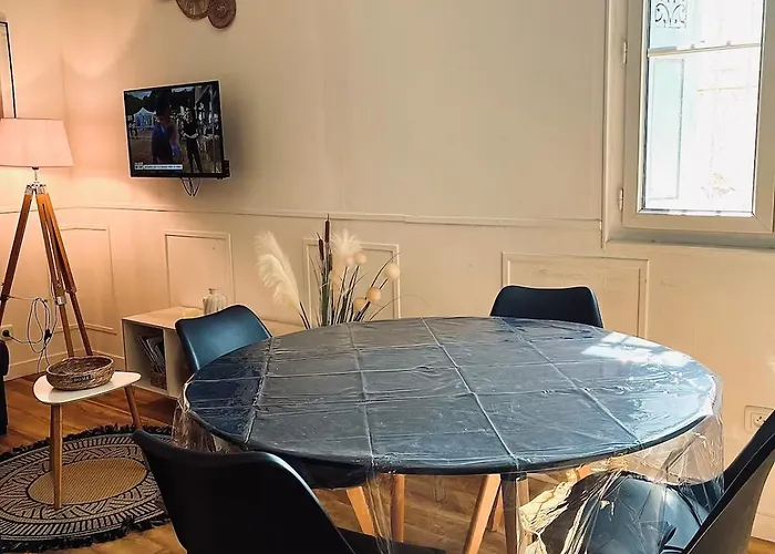 T2 Proche Gare 5 Couchages Climatise Appartement *